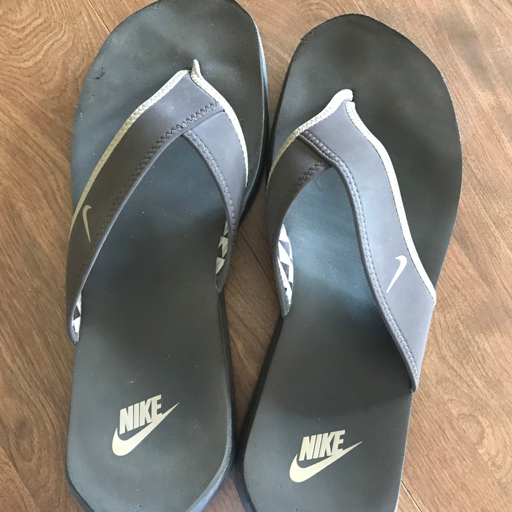Nike Men's Brown Flip Flops